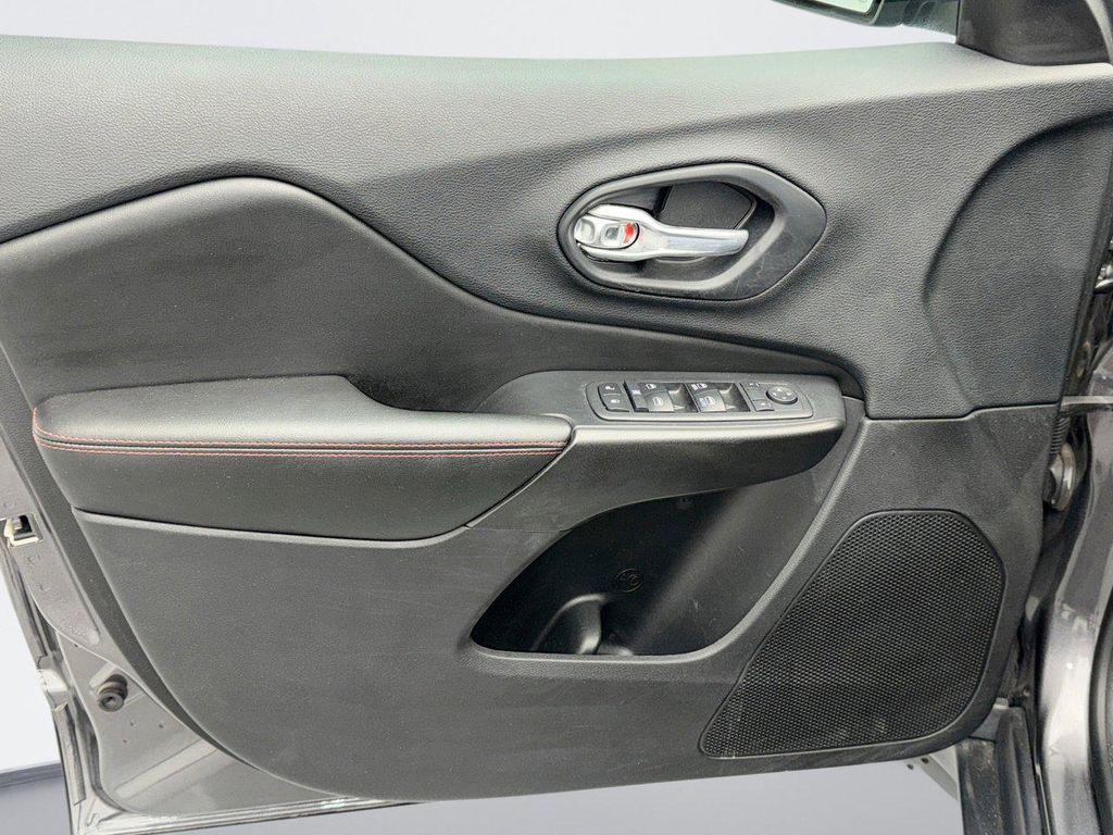 used 2019 Jeep Cherokee car, priced at $17,948