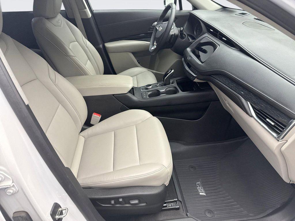 used 2022 Cadillac XT4 car, priced at $30,599