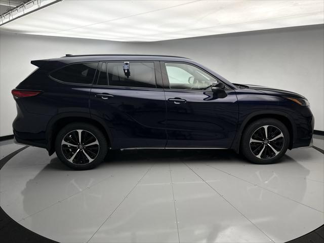 used 2022 Toyota Highlander car, priced at $41,000