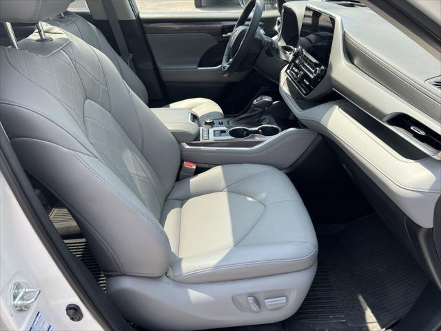 used 2021 Toyota Highlander car, priced at $40,199