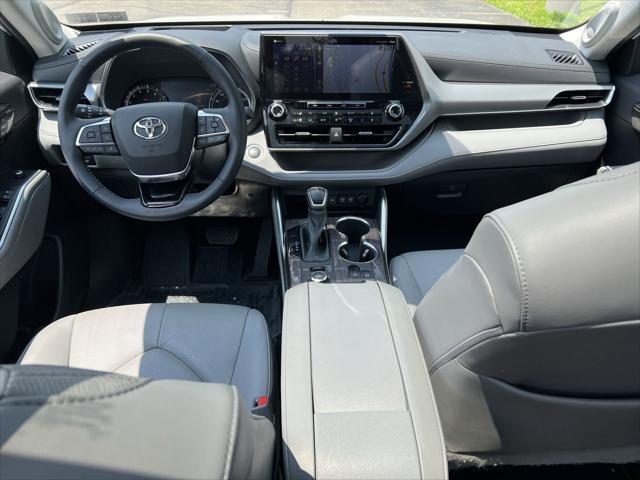 used 2021 Toyota Highlander car, priced at $40,199