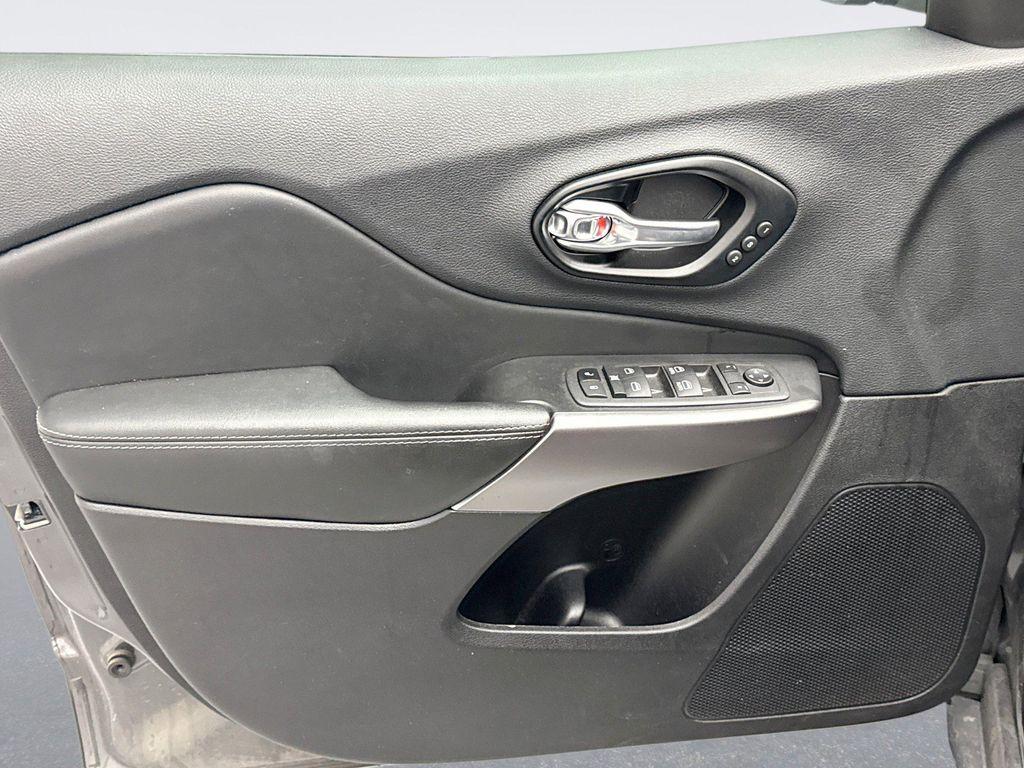 used 2022 Jeep Cherokee car, priced at $25,999
