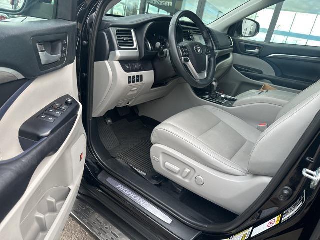 used 2019 Toyota Highlander Hybrid car, priced at $38,990