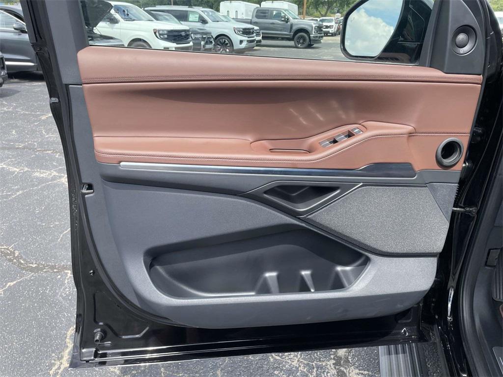 new 2025 Lincoln Navigator car, priced at $98,180