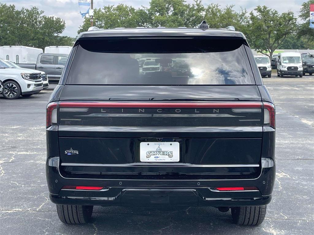 new 2025 Lincoln Navigator car, priced at $98,180