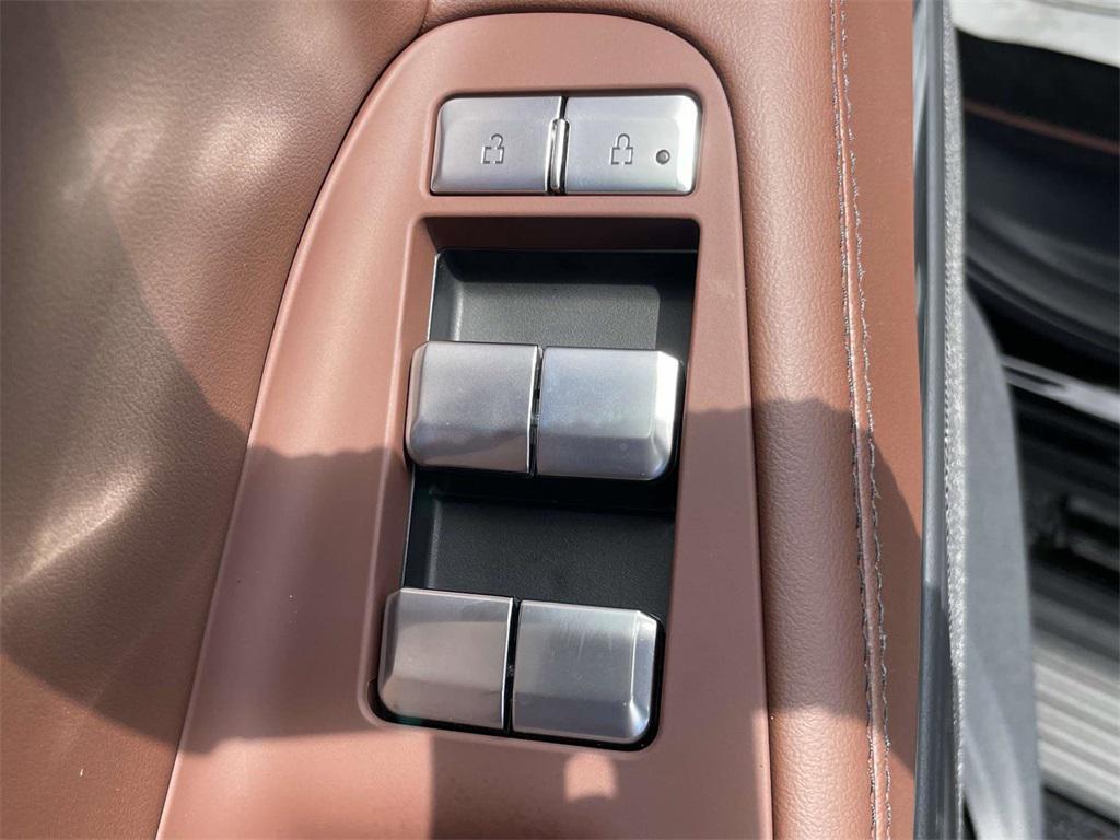 new 2025 Lincoln Navigator car, priced at $98,180