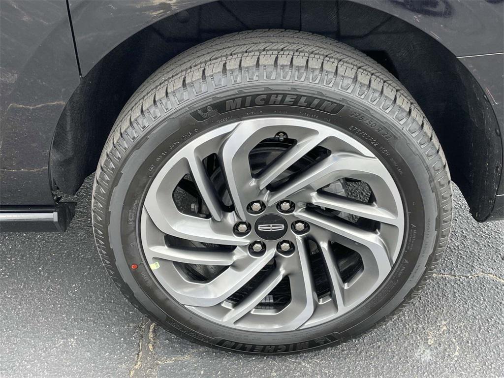 new 2025 Lincoln Navigator car, priced at $98,180