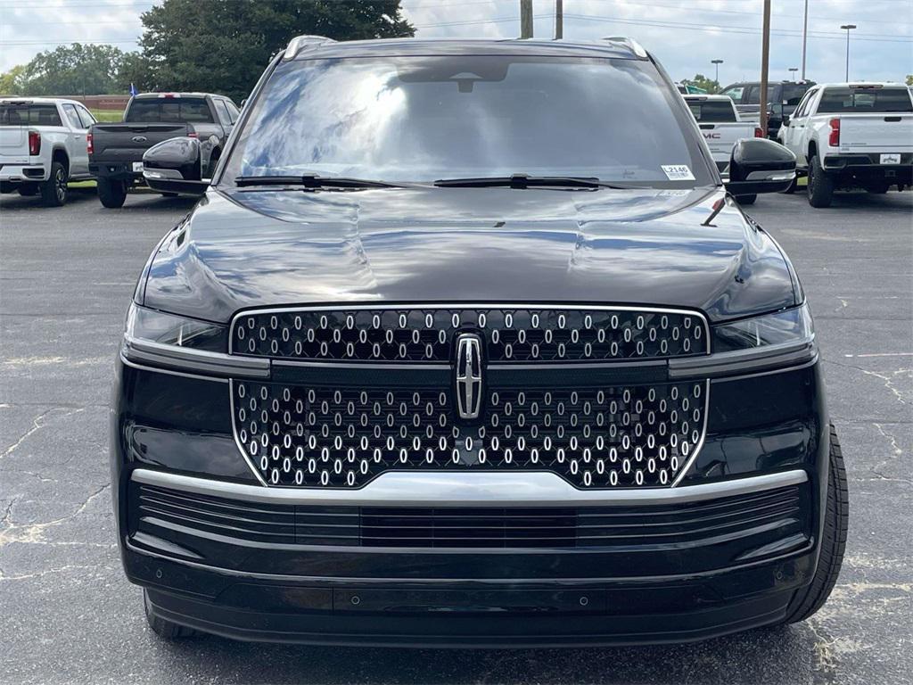 new 2025 Lincoln Navigator car, priced at $98,180