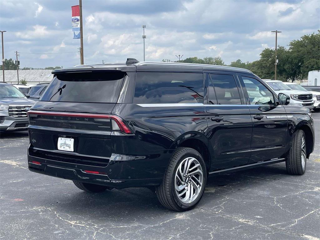 new 2025 Lincoln Navigator car, priced at $98,180