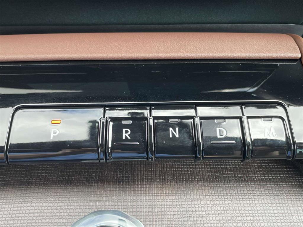 new 2025 Lincoln Navigator car, priced at $98,180