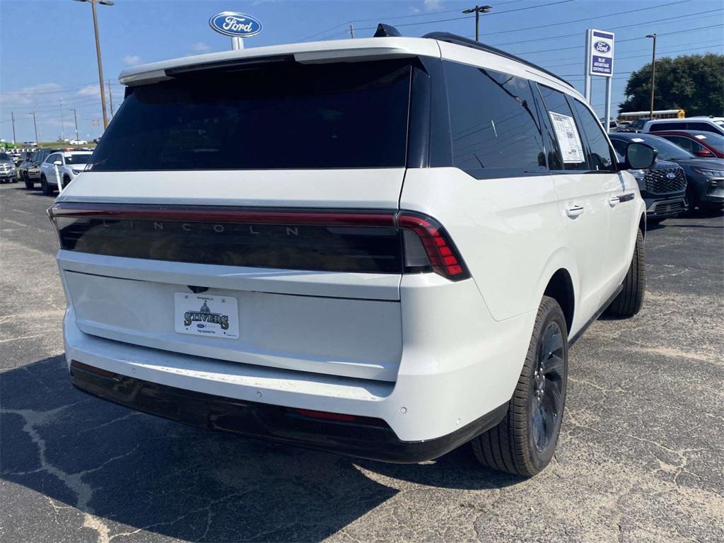 new 2025 Lincoln Navigator car, priced at $105,605