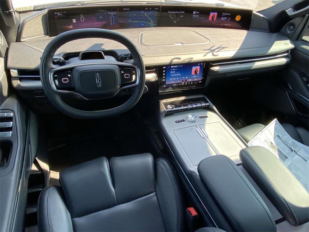 new 2025 Lincoln Navigator car, priced at $105,605