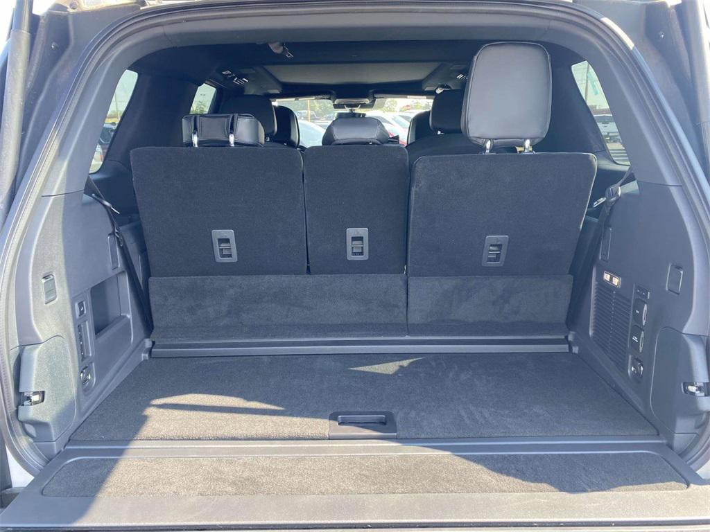 new 2025 Lincoln Navigator car, priced at $105,605