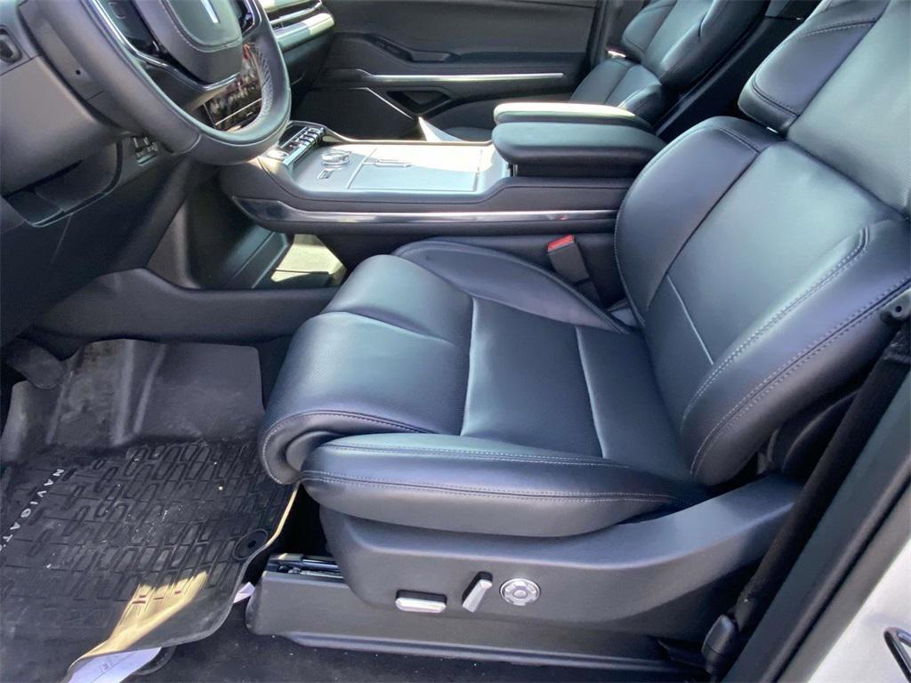 new 2025 Lincoln Navigator car, priced at $105,605