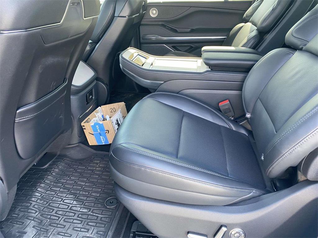 new 2025 Lincoln Navigator car, priced at $105,605