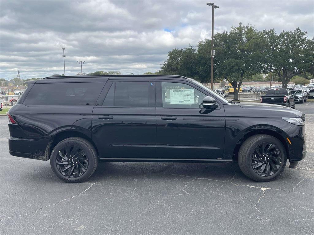 new 2025 Lincoln Navigator car, priced at $104,080