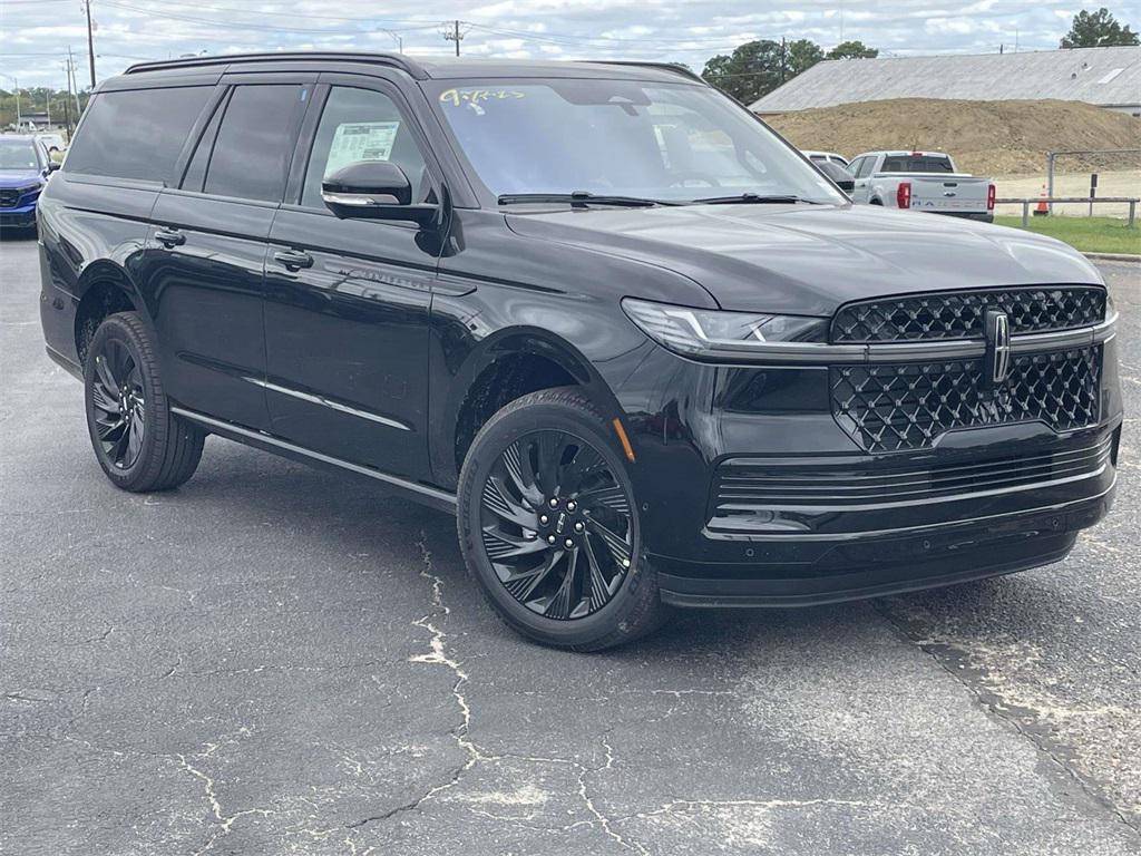 new 2025 Lincoln Navigator car, priced at $107,080