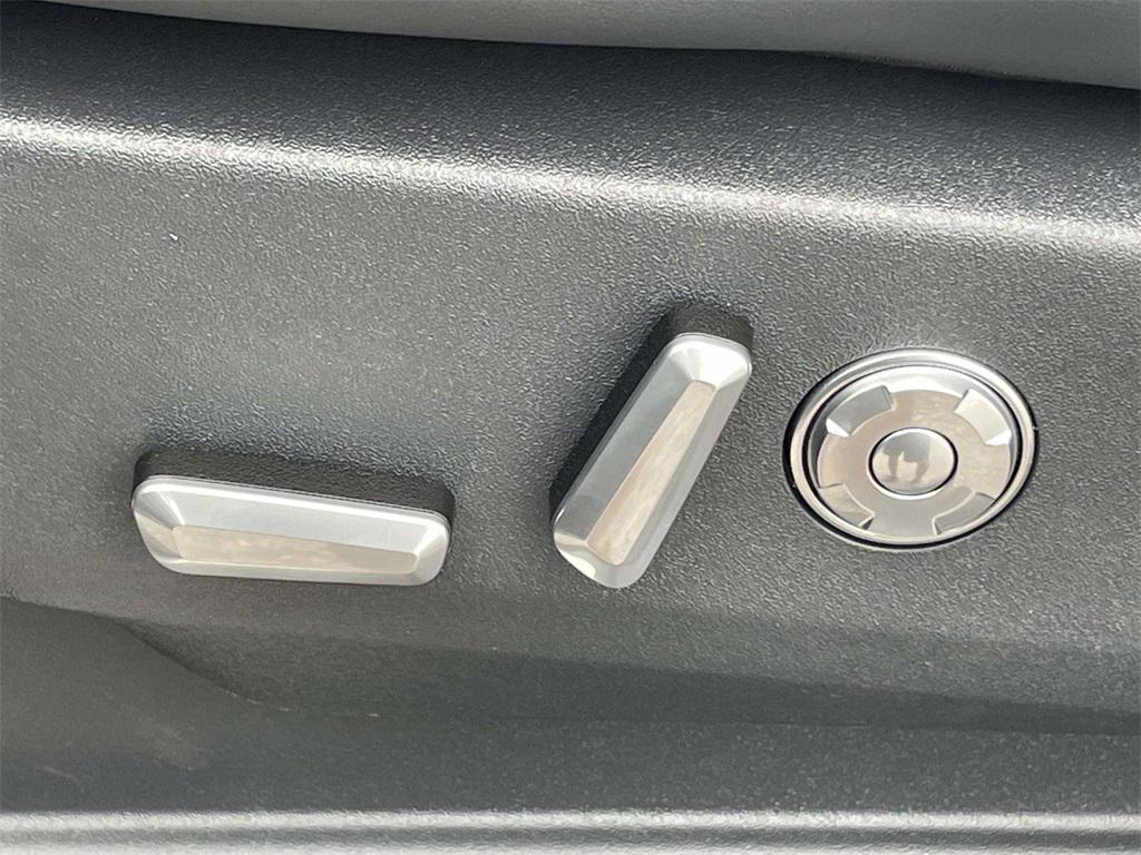 new 2025 Lincoln Navigator car, priced at $104,080