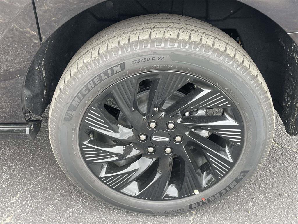 new 2025 Lincoln Navigator car, priced at $104,080