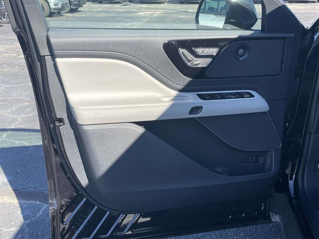 new 2025 Lincoln Aviator car, priced at $53,980