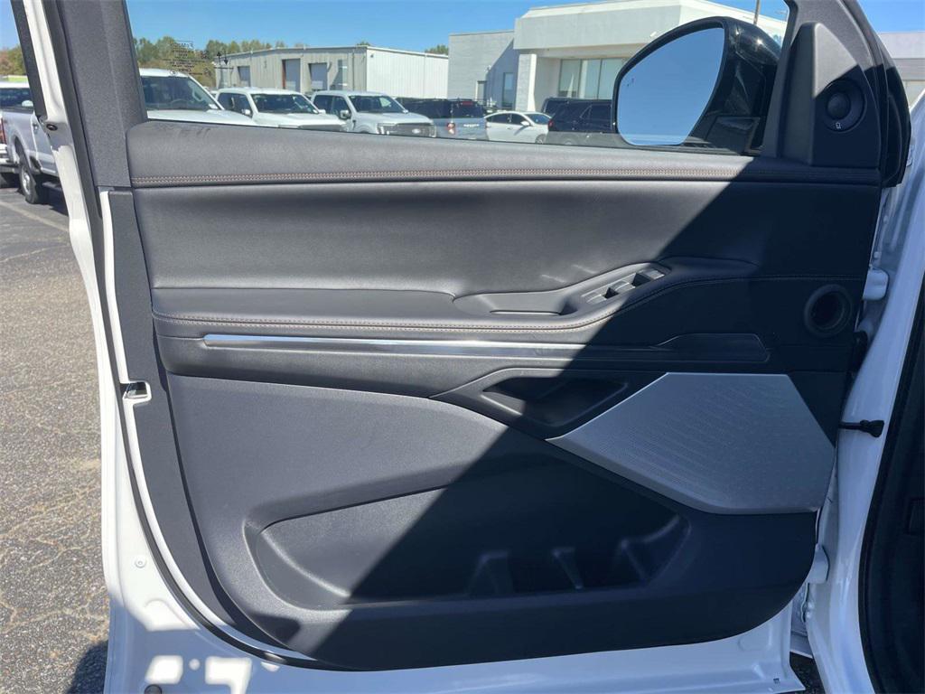 new 2025 Lincoln Navigator car, priced at $120,840