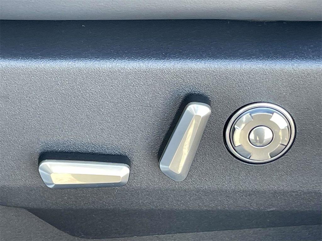 new 2025 Lincoln Navigator car, priced at $120,840