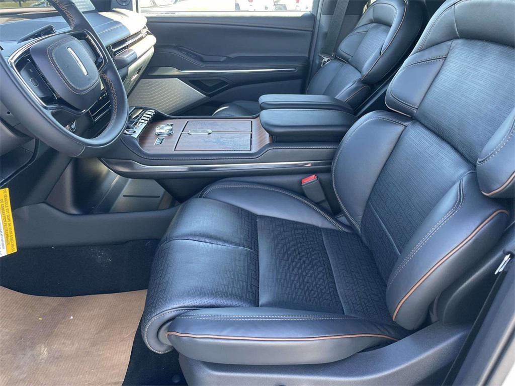 new 2025 Lincoln Navigator car, priced at $120,840