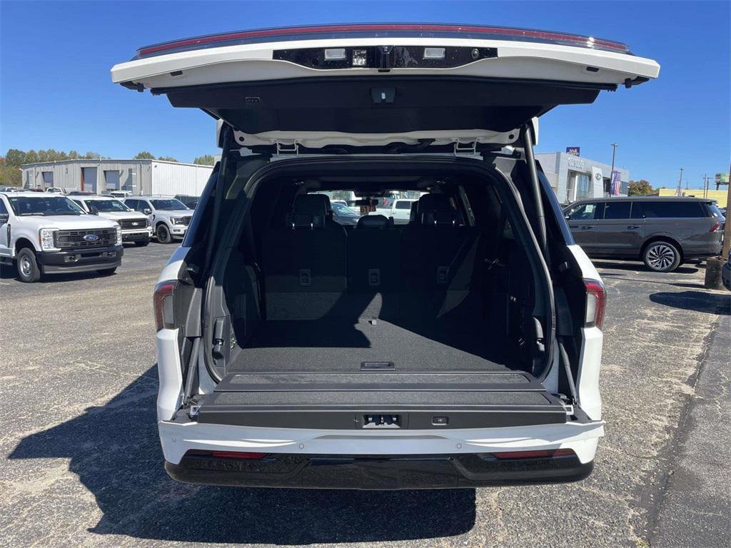 new 2025 Lincoln Navigator car, priced at $120,840