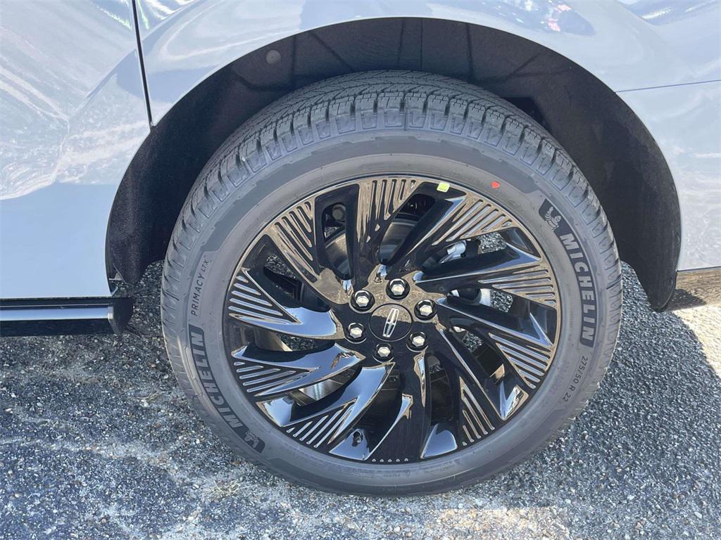 new 2025 Lincoln Navigator car, priced at $105,830