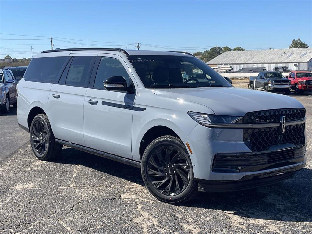 new 2025 Lincoln Navigator car, priced at $105,830