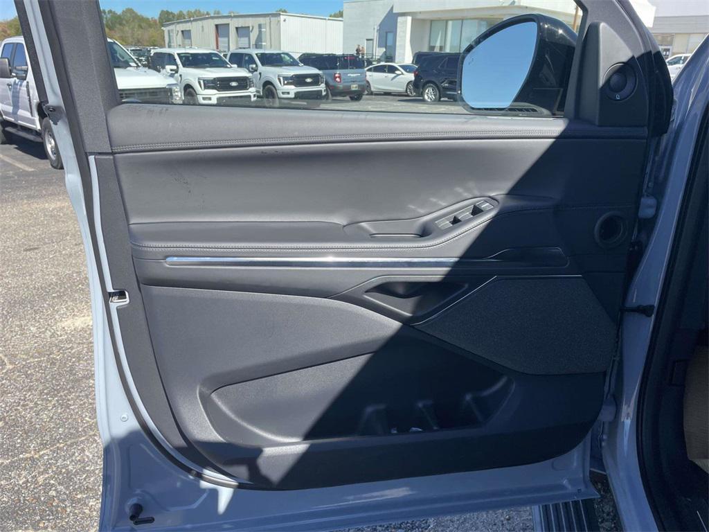 new 2025 Lincoln Navigator car, priced at $105,830