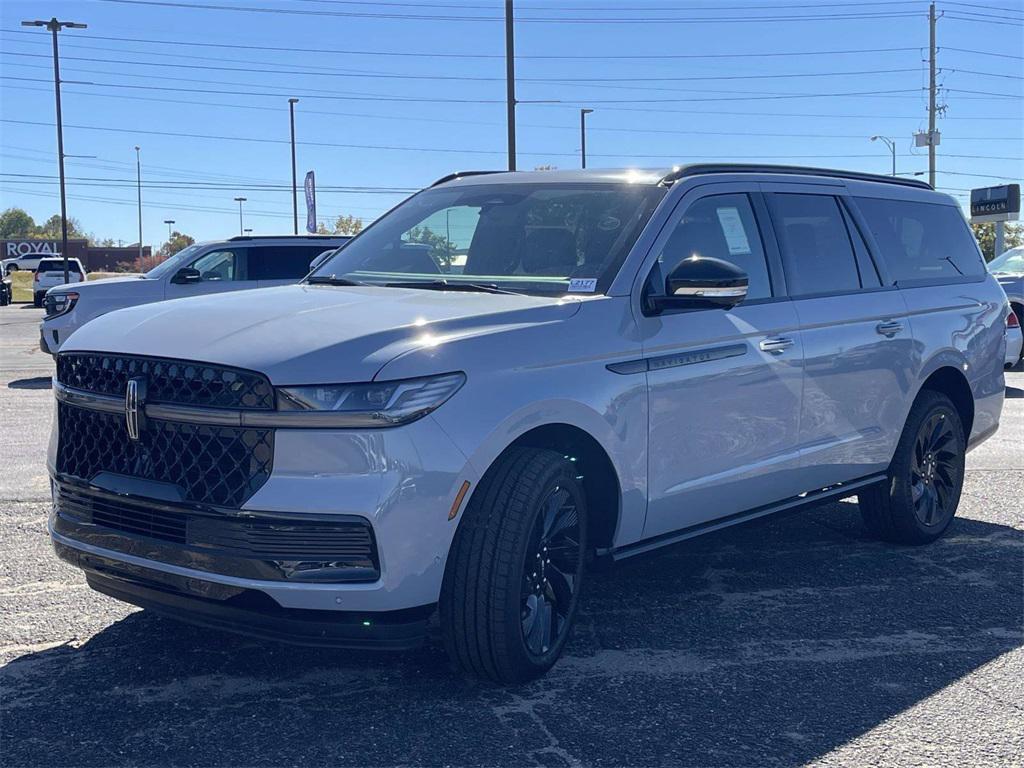 new 2025 Lincoln Navigator car, priced at $105,830