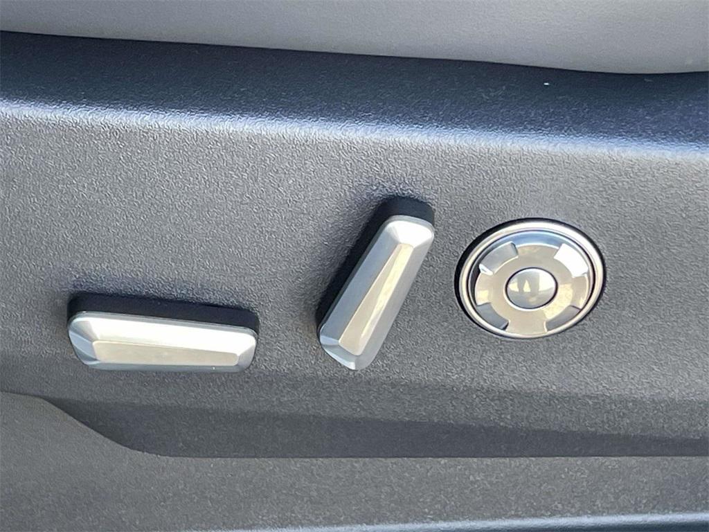 new 2025 Lincoln Navigator car, priced at $105,830