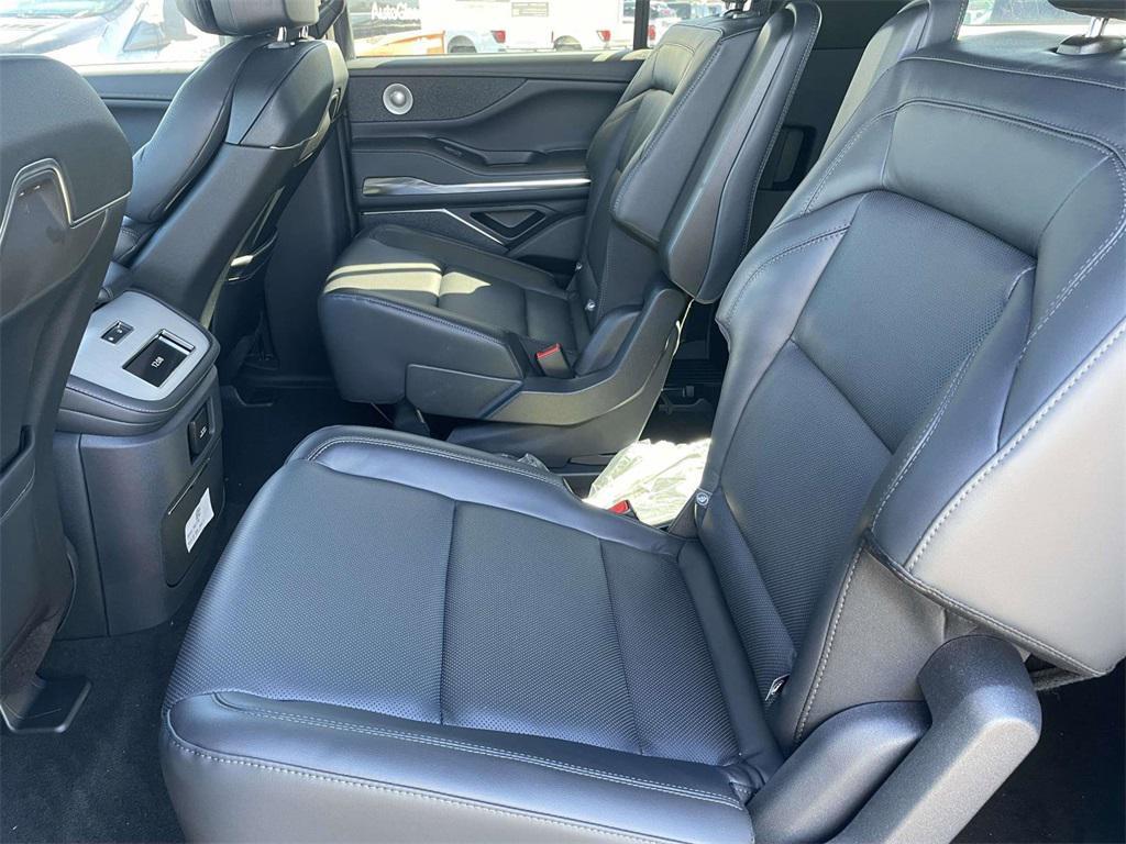 new 2025 Lincoln Navigator car, priced at $105,830