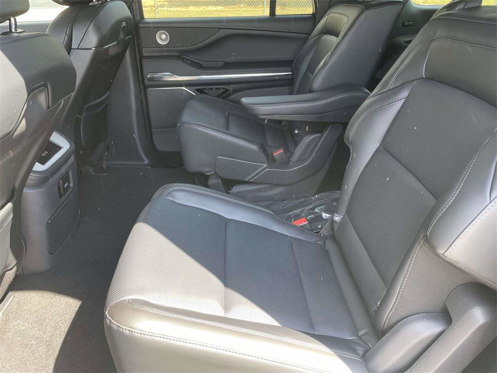 new 2025 Lincoln Navigator car, priced at $104,830