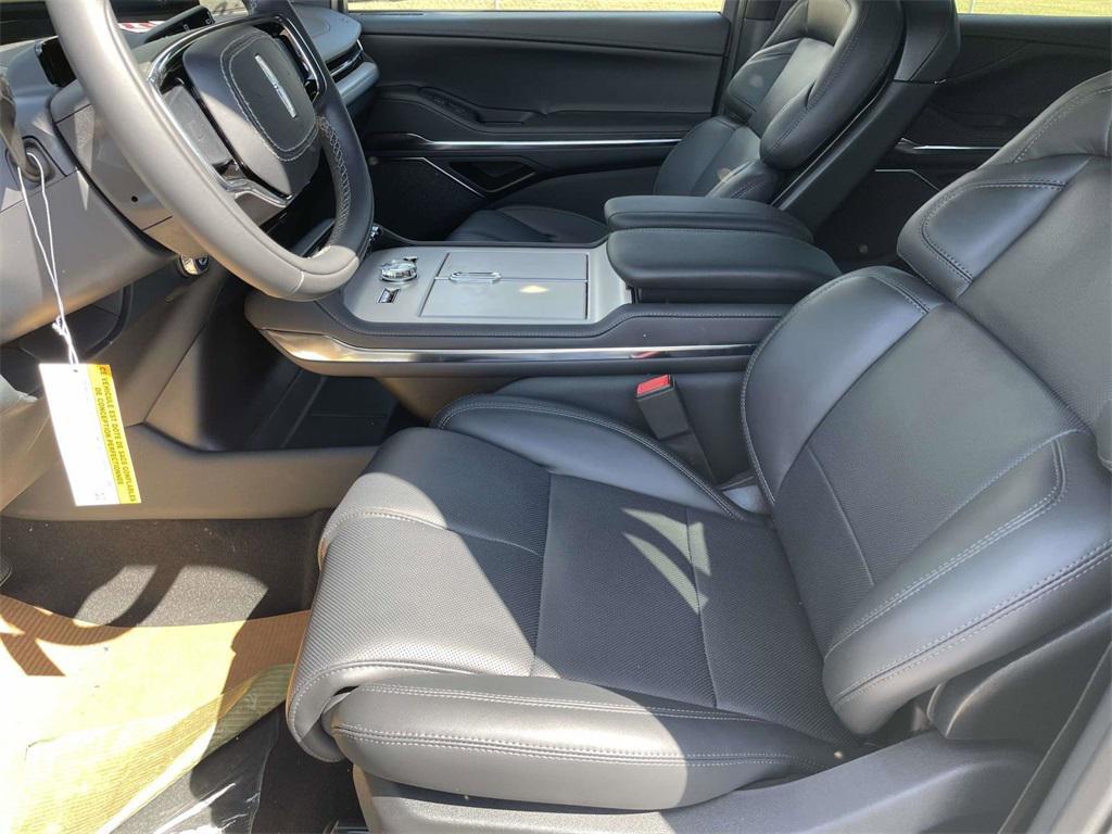 new 2025 Lincoln Navigator car, priced at $104,830