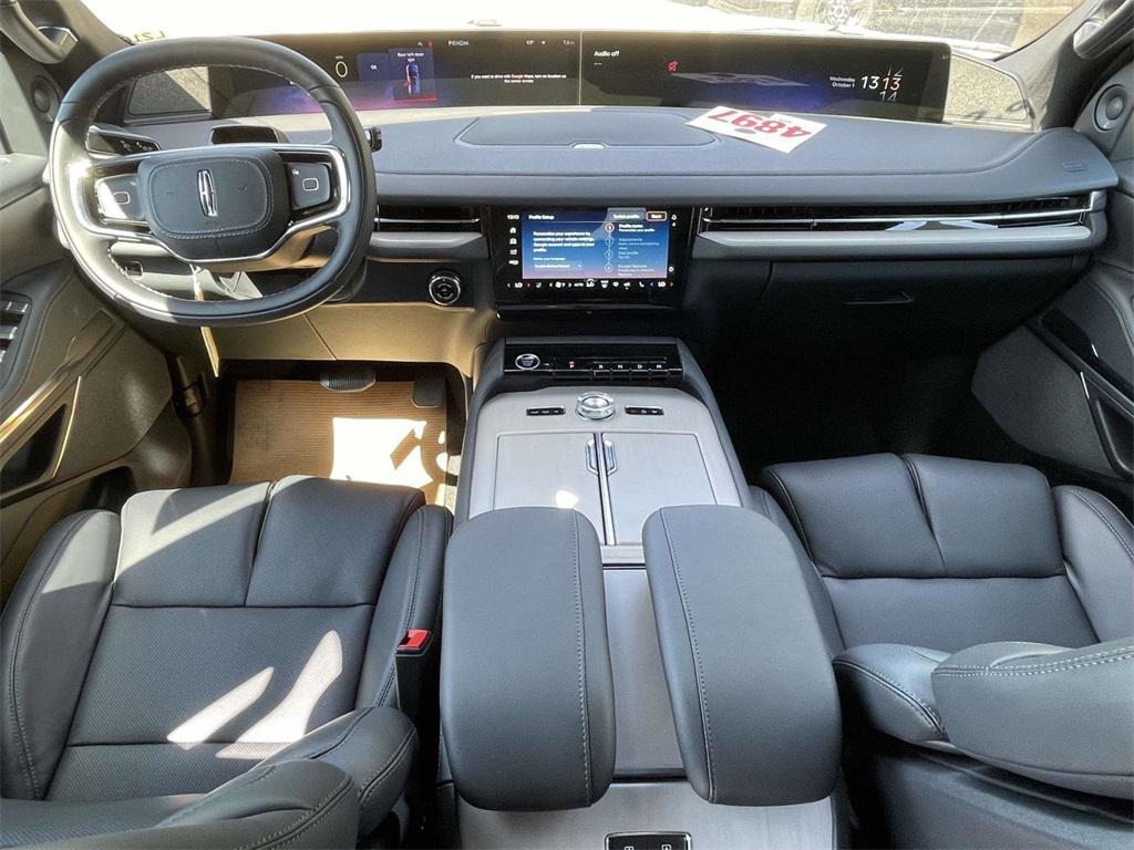 new 2025 Lincoln Navigator car, priced at $104,830