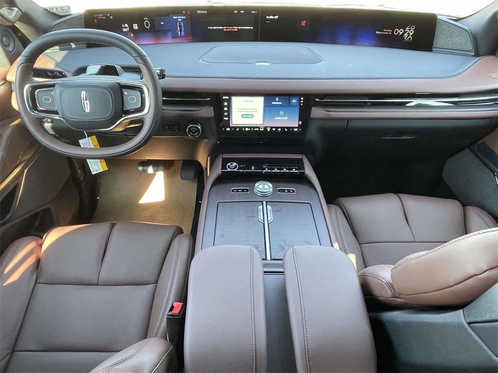 new 2025 Lincoln Navigator car, priced at $101,680