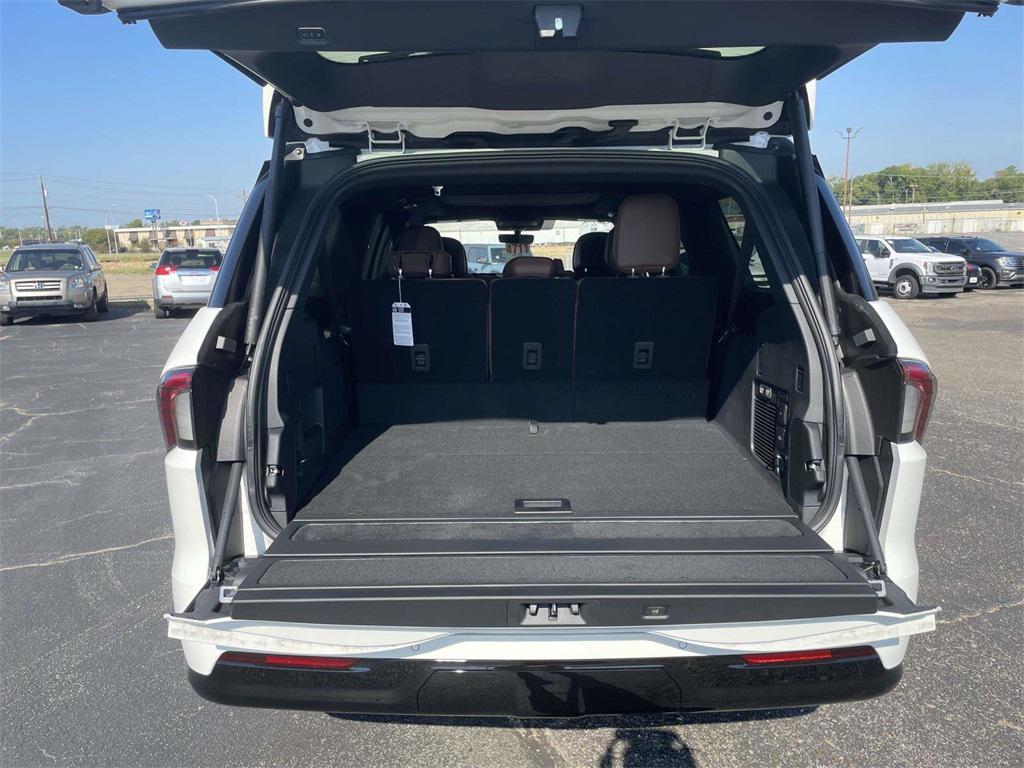 new 2025 Lincoln Navigator car, priced at $101,680