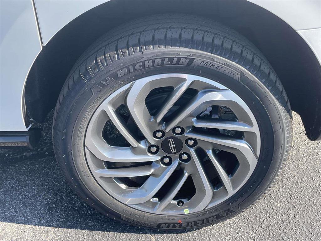 new 2025 Lincoln Navigator car, priced at $101,680