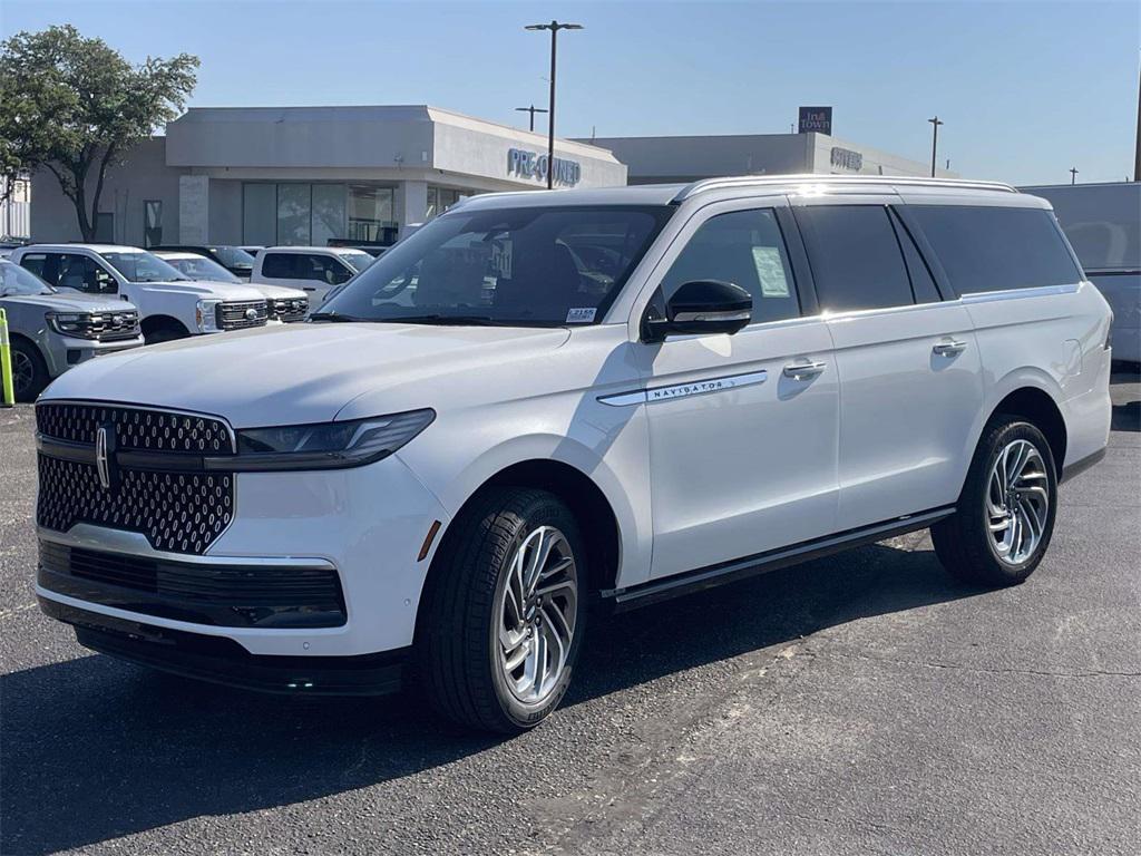 new 2025 Lincoln Navigator car, priced at $101,680