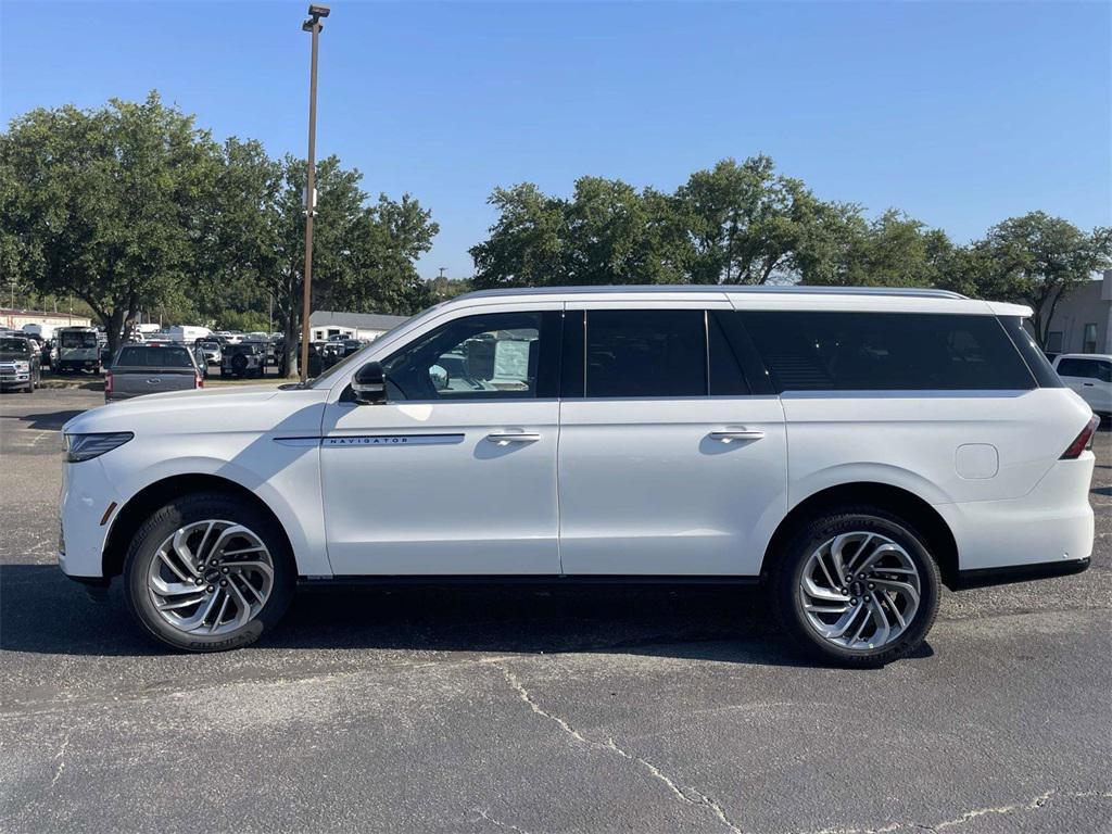 new 2025 Lincoln Navigator car, priced at $101,680