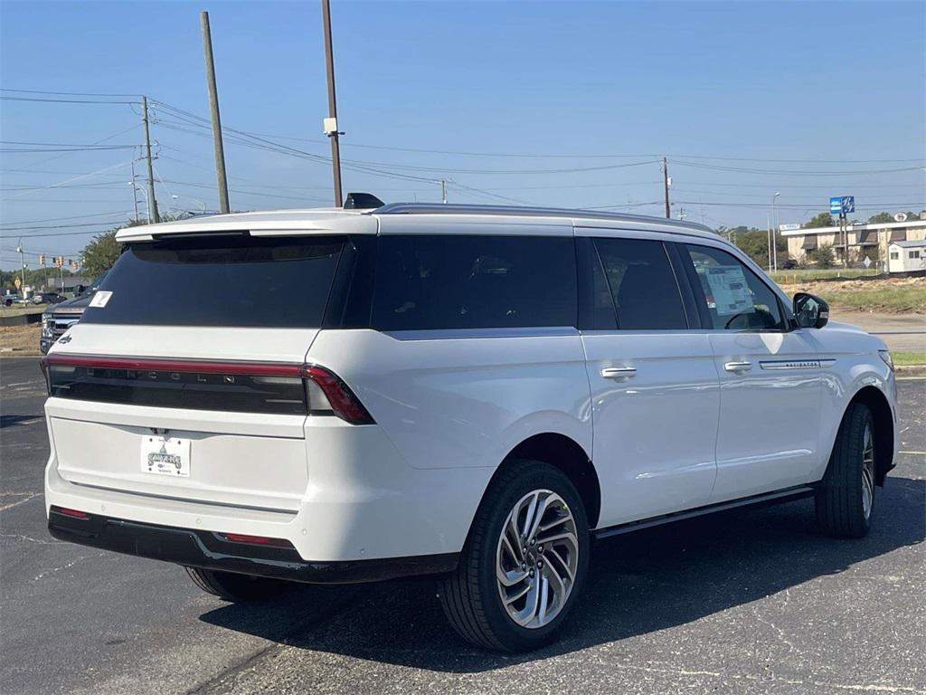 new 2025 Lincoln Navigator car, priced at $101,680