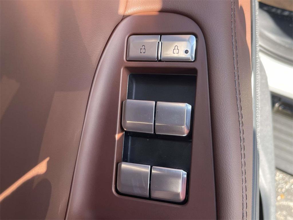 new 2025 Lincoln Navigator car, priced at $101,680