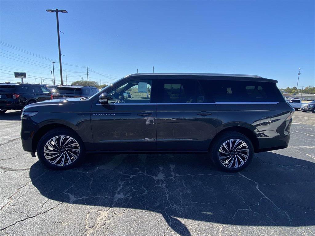 new 2025 Lincoln Navigator car, priced at $122,090