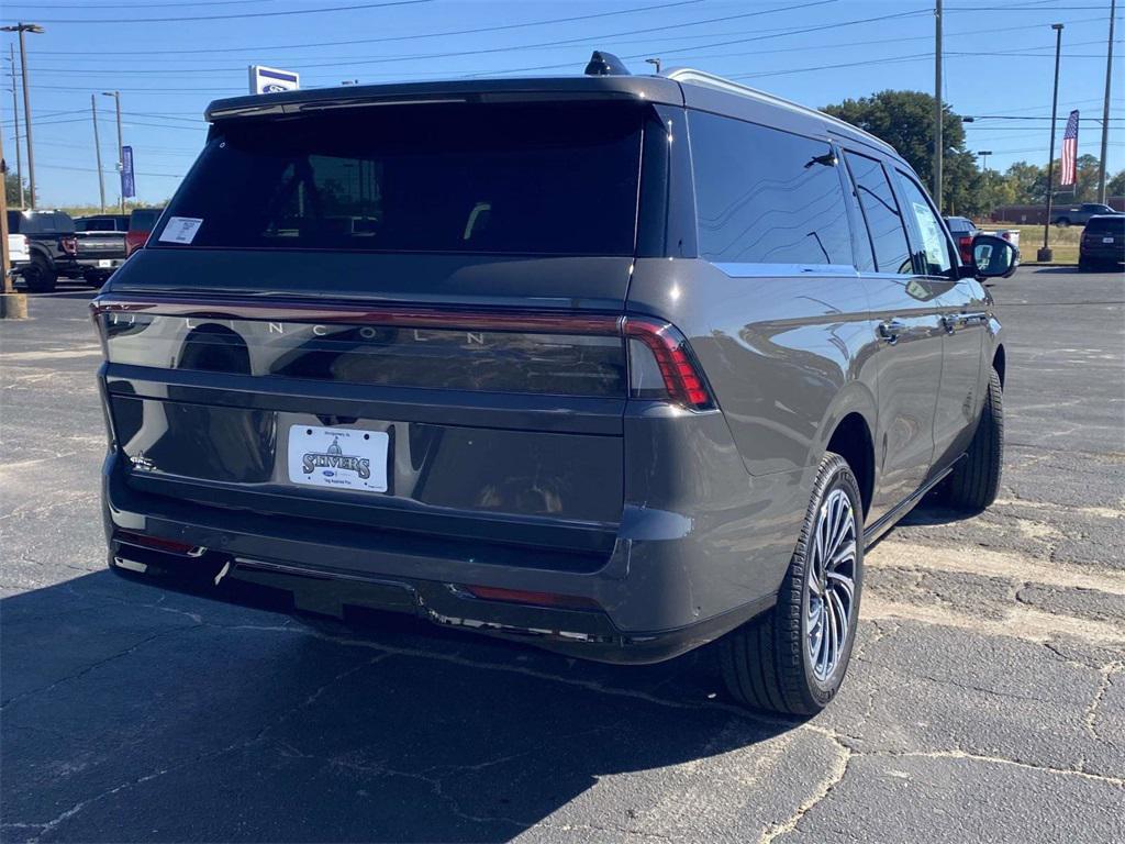 new 2025 Lincoln Navigator car, priced at $122,090