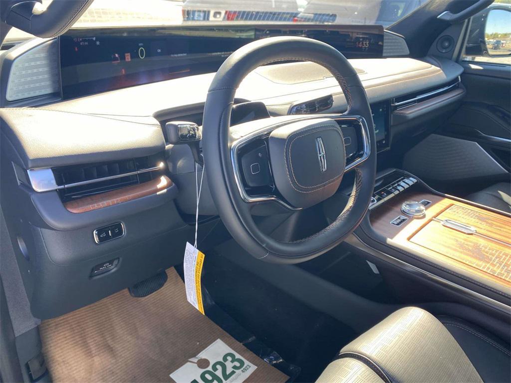 new 2025 Lincoln Navigator car, priced at $122,090