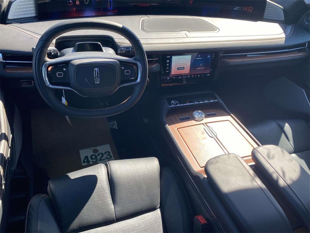 new 2025 Lincoln Navigator car, priced at $122,090