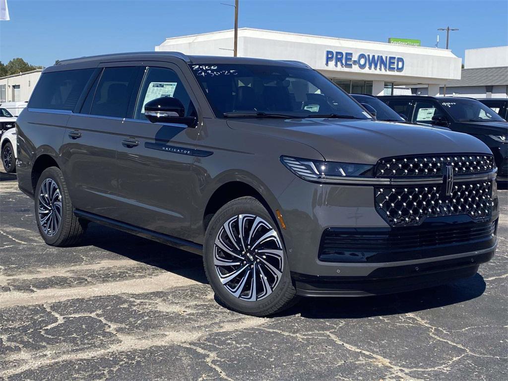 new 2025 Lincoln Navigator car, priced at $122,090