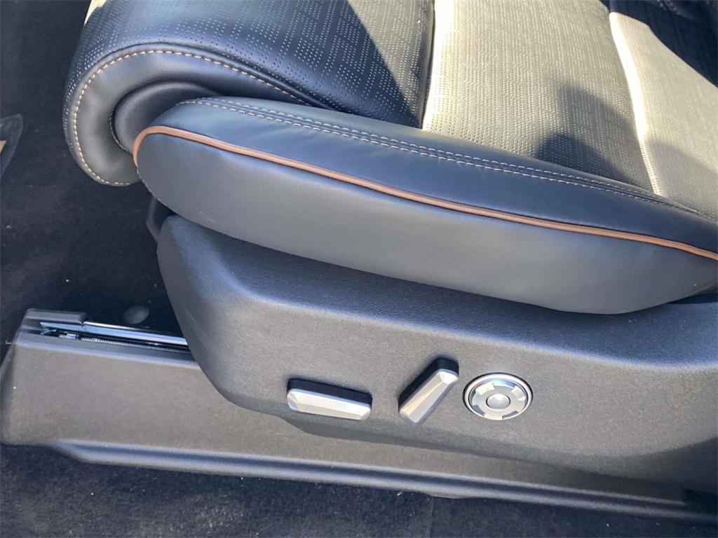 new 2025 Lincoln Navigator car, priced at $122,090